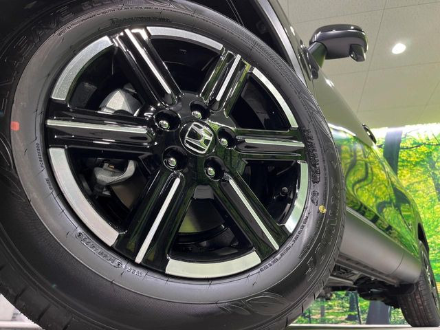 �y����16�C���`�A���~�z�C�[���z�O�ςɃ}�b�`���������A���~�z�C�[���𑕒����Ă���܂��B�e��ЊO�A���~�z�C�[����A�X�^�b�h���X�^�C�����戵�����Ă���܂��B���񂲑��k����������