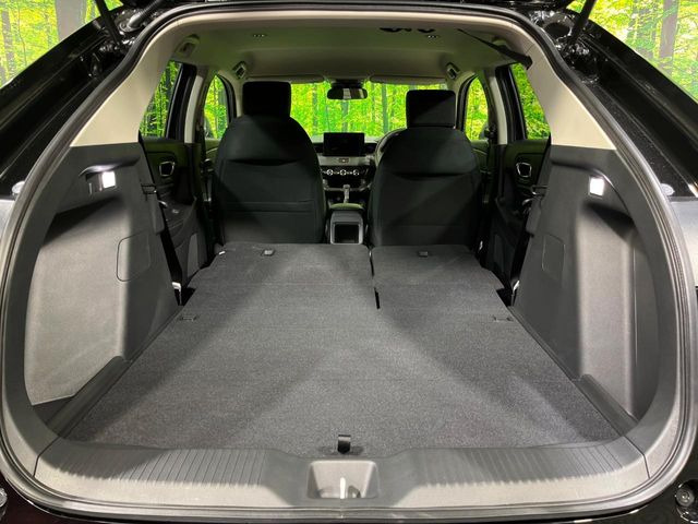 ���i�̂���������ʋ΁A���}���ɏ\���ȉ׎��X�y�[�X���m�ۂ��Ă���܂��B�Z�J���h�V�[�g��|���ƁA�傫�ȉו��̐ύڂ��\�ł���