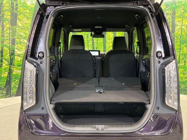 ���i�̂���������ʋ΁A���}���ɏ\���ȉ׎��X�y�[�X���m�ۂ��Ă���܂��B�Z�J���h�V�[�g��|���ƁA�傫�ȉו��̐ύڂ��\�ł���