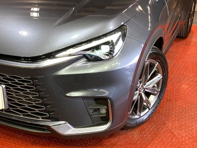 �yLED�w�b�h���C�g�z���V����ԑ��s�����ǍD�Ȏ��E���m�ۂ����S���ĉ^�]�ł��鍂�P�xLED�w�b�h���C�g�𑕔�!�_�����x�������A����d�͂��}�����Ă��܂��B