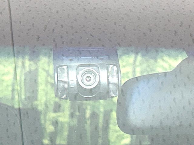 【ドライブレコーダー】安心・安全なカーライフに必須のドライブレコーダーを装備!走行中はもちろん、あおり運転や事故に遭遇した際の状況も映像で記録し、万一のリスクに備えます。