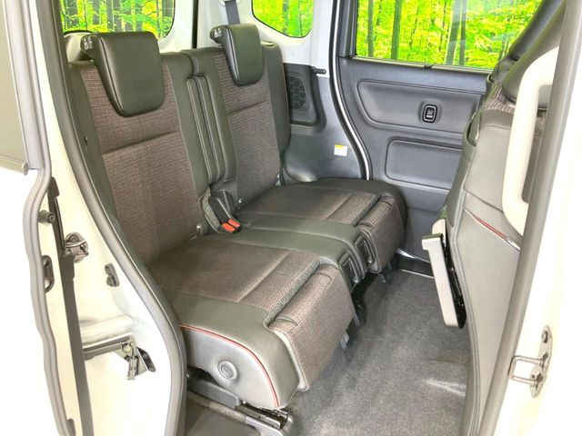 ���i���ȃI���W�i���t���A�}�b�g���I�v�V�����ɂĂ��p�ӂ��Ă���܂��B���D���ȃf�U�C����J���[�����Ԃɍ��킹�đI��ł����������Ƃ��ł��܂���