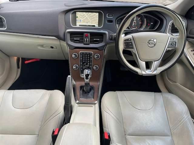 V40D4 インスクリプション ディーゼル