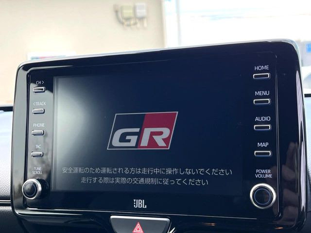 �y8�C���` �f�B�X�v���C�I�[�f�B�I�z���ʂ̃f�B�X�v���C��AppleCarPlay��AndroidAuto�����p�\�B�傫�ȉ�ʂŃX�}�z�i�r�A�v���������p���������܂���