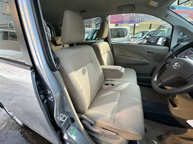 ���̋Ǝ҂ɂ������ې􂢁A�V�[�g�̃^�o�R�Ȃǂɂ��R�Q���̃��y�A��(�L��)�������Ă���܂��B