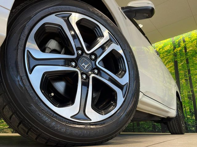 �y����17�C���`�A���~�z�C�[���z�O�ςɃ}�b�`���������A���~�z�C�[���𑕒����Ă���܂��B�e��ЊO�A���~�z�C�[����A�X�^�b�h���X�^�C�����戵�����Ă���܂��B���񂲑��k����������