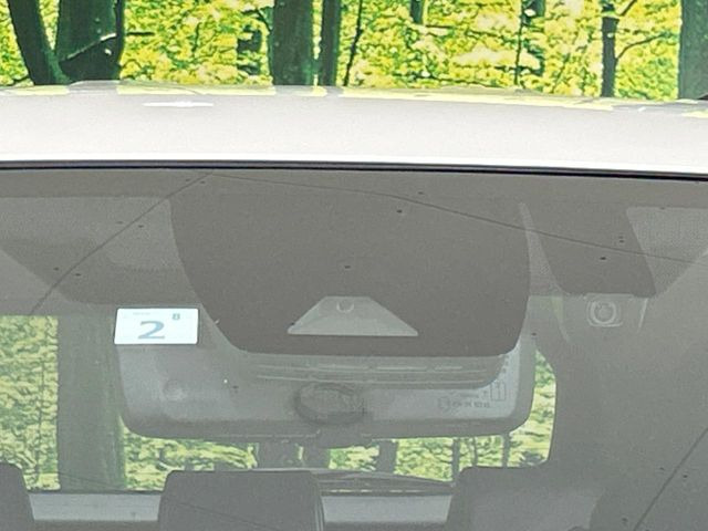 【トヨタセーフティセンス】走行中に前方の車両等を認識し、衝突しそうな時は警報とブレーキで衝突回避と被害軽減をアシスト。より安全にドライブをお楽しみいただけます。