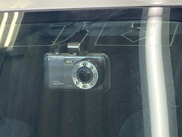 【ドライブレコーダー】ドライブレコーダー装備!走行中はもちろん、あおり運転や事故に遭遇した際、映像で記録し、万一のリスクに備えます。※記録用SDカードはお客様ご自身でご準備いただく必要があります。