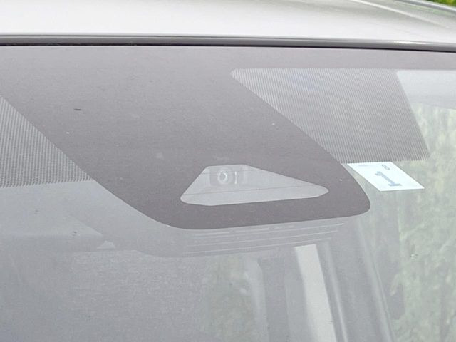 【トヨタセーフティセンス】走行中に前方の車両等を認識し、衝突しそうな時は警報とブレーキで衝突回避と被害軽減をアシスト。より安全にドライブをお楽しみいただけます。