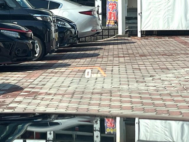 �y�w�b�h�A�b�v�f�B�X�v���C�z���݂̑��x�⑖�s�����f�W�^���\���ŉ^�]�ȑO���̃K���X�ɓ��e!�^�]���A�ڐ������炳���K�v�ȏ����m�F�ł���̂łƂ��Ă��֗��ň��S!