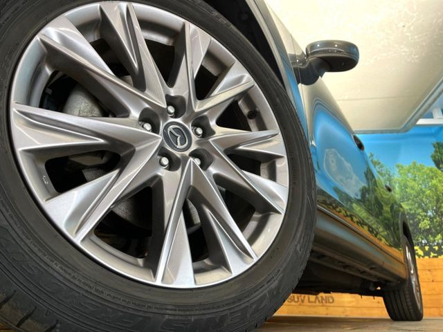 �y����19�C���`�A���~�z�C�[���z�O�ςɃ}�b�`���������A���~�z�C�[���𑕒����Ă���܂��B�e��ЊO�A���~�z�C�[����A�X�^�b�h���X�^�C�����戵�����Ă���܂��B���񂲑��k������