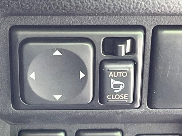 �y�d���i�[�~���[�z�T�C�h�~���[�͓d���i�[���ƂȂ��Ă���A�������ԏ�ł��L�Y�������X�N��}�����܂��B