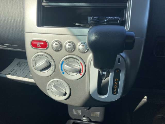 �V�t�g���o�[�̓h���C�o�[�����삵�₷���ʒu�ɔz�u����Ă���܂�!����₷���\���ō���Ă��܂���