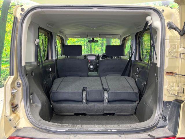 ���i�̂���������ʋ΁A���}���ɏ\���ȉ׎��X�y�[�X���m�ۂ��Ă���܂��B�Z�J���h�V�[�g��|���ƁA�傫�ȉו��̐ύڂ��\�ł���