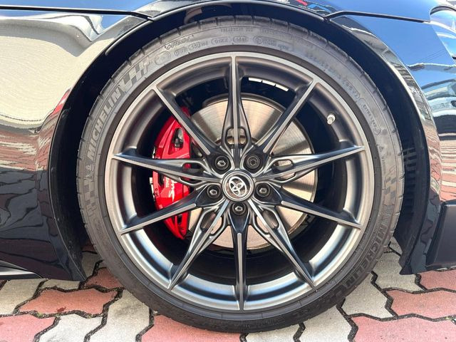 �y����19�C���`�A���~�z�C�[���z�O�ςɃ}�b�`���������A���~�z�C�[���𑕒����Ă���܂��B�e��ЊO�A���~�z�C�[����A�X�^�b�h���X�^�C�����戵�����Ă���܂��B���񂲑��k����������