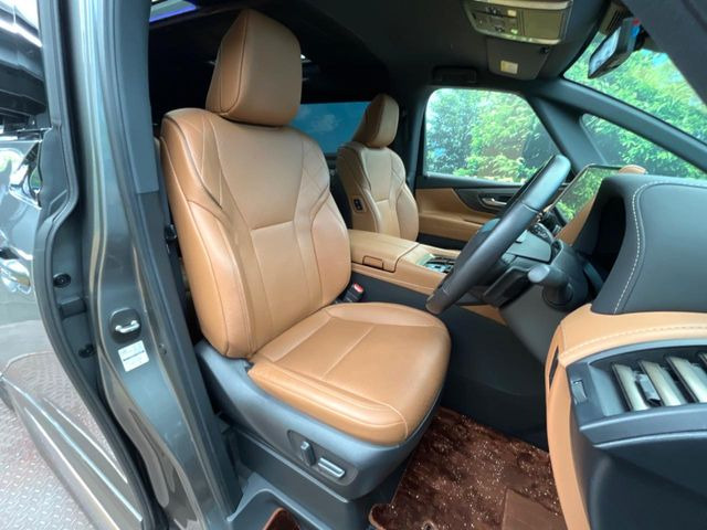 運転席シート廻りは使用感も少なく、良好な状態となっています。丁寧に使われていたことがよくわかりますね。