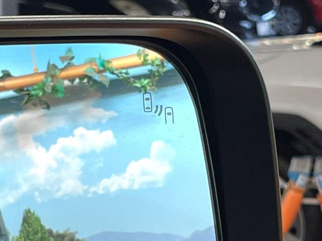 �y�u���C���h�X�|�b�g���[�j���O�z���s���A�h�A�~���[�̎��p�ɂȂ�₷���ӏ��Ɍ㑱�Ԃ��ڋ߂���ƃT�C�h�~���[�t�߂Ɍx����\���A�h���C�o�[�ɒ��ӊ��N�����Ă���܂��B