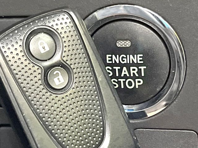 �y�L�[�t���[�V�X�e���z�J�o����|�P�b�g�ɓ��ꂽ�܂܂ł��h�A�̎{���E�������\�ȃX�}�[�g�L�[�𑕔��B�G���W���̃I���E�I�t�����J�M�����o���K�v����������Ƃ��Ă��֗��ł���