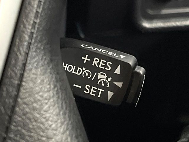 【レーダークルーズコントロール】高速道路での長距離走行が楽に!!自動で速度を保つクルーズコントロールが、衝突軽減システムと連携し、前方の車両を感知して車間を保つように速度調節してくれます!!