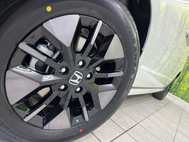 �y����16�C���`�A���~�z�C�[���z�O�ςɃ}�b�`���������A���~�z�C�[���𑕒����Ă���܂��B�e��ЊO�A���~�z�C�[����A�X�^�b�h���X�^�C�����戵�����Ă���܂��B���񂲑��k����������