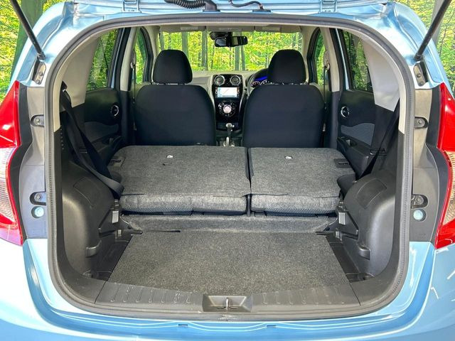 ���i�̂���������ʋ΁A���}���ɏ\���ȉ׎��X�y�[�X���m�ۂ��Ă���܂��B�Z�J���h�V�[�g��|���ƁA�傫�ȉו��̐ύڂ��\�ł���