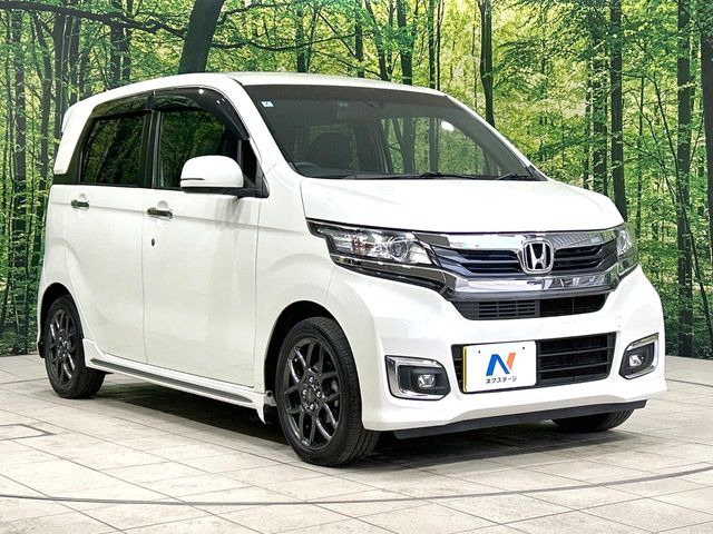 高透明度のガラス皮膜で撥水はもちろん、上質なツヤ・光沢を実現。紫外線や酸性雨から大切な愛車を保護し、色あせ・劣化を防止。「弾スプラッシュコート」、「弾プリミッサコート」からお選びいただけます。