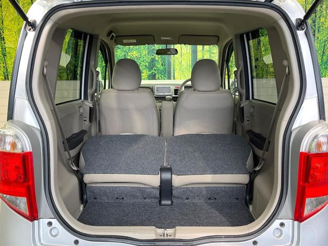 ���i�̂���������ʋ΁A���}���ɏ\���ȉ׎��X�y�[�X���m�ۂ��Ă���܂��B�Z�J���h�V�[�g��|���ƁA�傫�ȉו��̐ύڂ��\�ł���