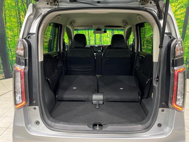 ���i�̂���������ʋ΁A���}���ɏ\���ȉ׎��X�y�[�X���m�ۂ��Ă���܂��B�Z�J���h�V�[�g��|���ƁA�傫�ȉו��̐ύڂ��\�ł���