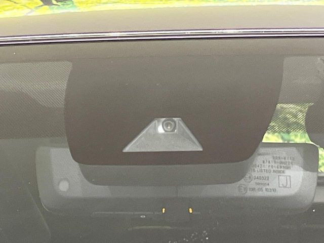 【トヨタセーフティセンス】走行中に前方の車両等を認識し、衝突しそうな時は警報とブレーキで衝突回避と被害軽減をアシスト。より安全にドライブをお楽しみいただけます。