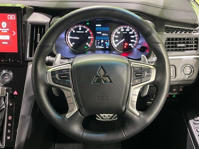 �y�����v�����X�e�A�����O�z�㎿�Ȋv���g�p���邱�ƂŁA��ɂ����������݂ƂĂ��^�]���₷���n���h���ł���