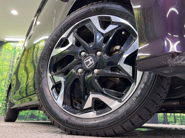 �y����15�C���`�A���~�z�C�[���z�O�ςɃ}�b�`���������A���~�z�C�[���𑕒����Ă���܂��B�e��ЊO�A���~�z�C�[����A�X�^�b�h���X�^�C�����戵�����Ă���܂��B���񂲑��k����������