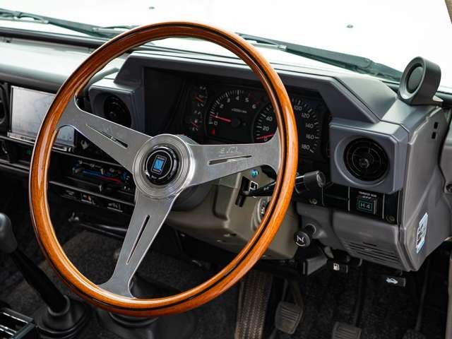 ランドクルーザー704.2 LX ディーゼル 4WD