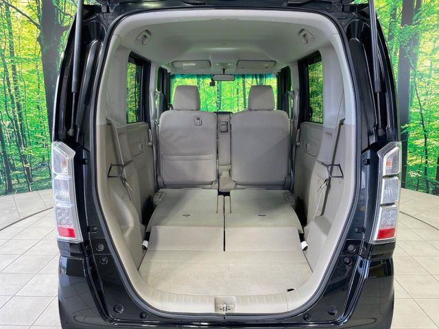 ���i�̂���������ʋ΁A���}���ɏ\���ȉ׎��X�y�[�X���m�ۂ��Ă���܂��B�Z�J���h�V�[�g��|���ƁA�傫�ȉו��̐ύڂ��\�ł���