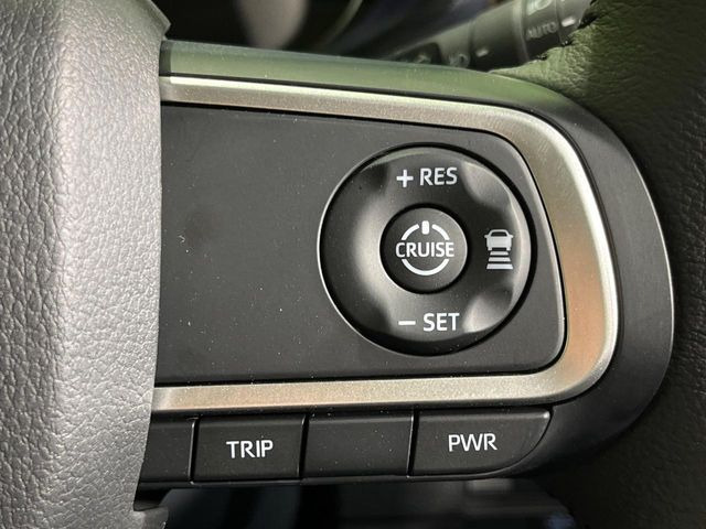 【アダプティブクルーズコントロール】高速道路での長距離走行が楽に!!自動で速度を保つクルーズコントロールが、衝突軽減システムと連携し、前方の車両を感知して車間を保つように速度調節してくれます!!