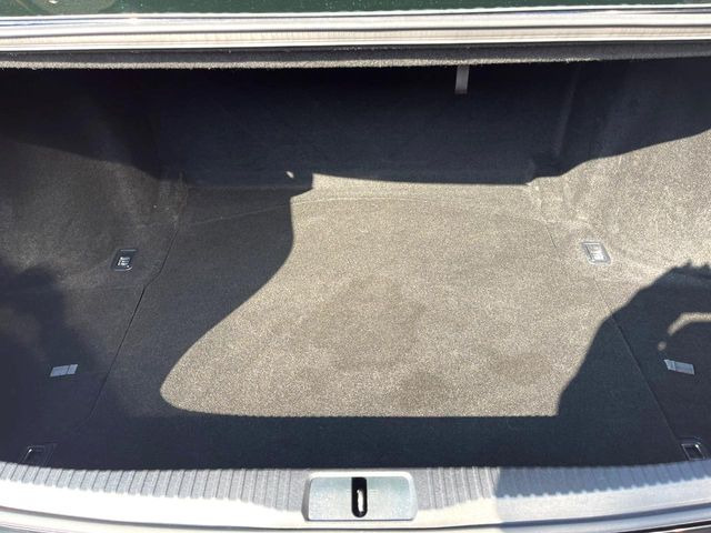 ���i�̂���������ʋ΁A���}���ɏ\���ȉ׎��X�y�[�X���m�ۂ��Ă���܂��B