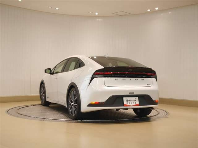 プリウス2.0 G E-Four 4WD