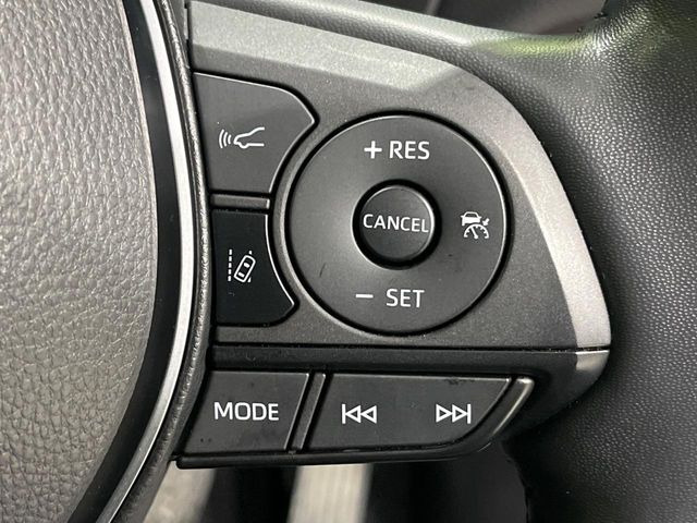 【レーダークルーズコントロール】高速道路での長距離走行が楽に!!自動で速度を保つクルーズコントロールが、衝突軽減システムと連携し、前方の車両を感知して車間を保つように速度調節してくれます!!