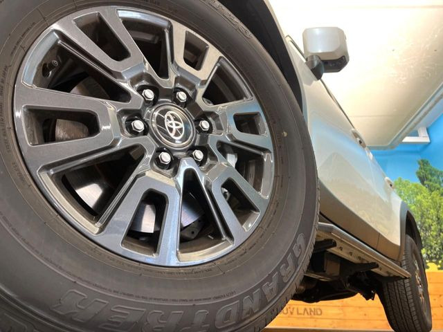 �y����18�C���`�A���~�z�C�[���z�O�ςɃ}�b�`���������A���~�z�C�[���𑕒����Ă���܂��B�e��ЊO�A���~�z�C�[����A�X�^�b�h���X�^�C�����戵�����Ă���܂��B���񂲑��k����������