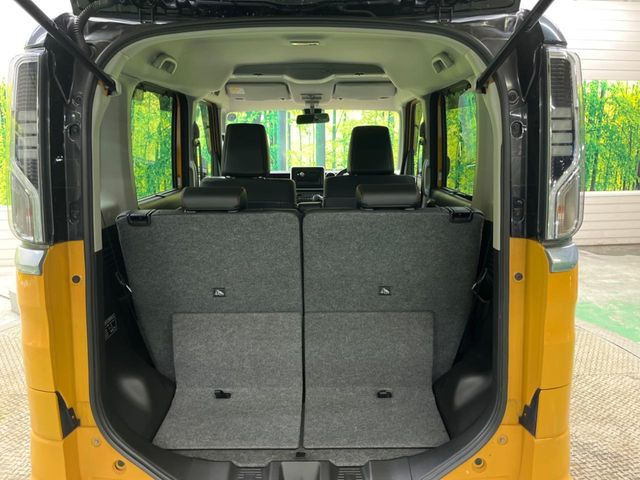 ���i�̂���������ʋ΁A���}���ɏ\���ȉ׎��X�y�[�X���m�ۂ��Ă���܂��B�Z�J���h�V�[�g��|���ƁA�傫�ȉו��̐ύڂ��\�ł���