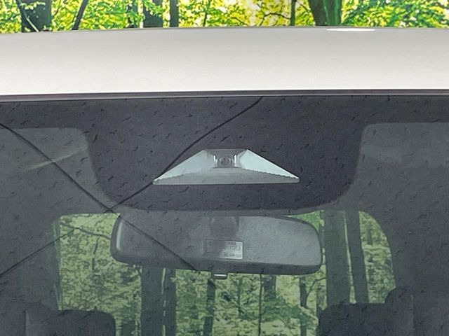 �y�z���_�Z���V���O�z���s���ɑO���̎ԗ�����F�����A�Փ˂������Ȏ��͌x��ƃu���[�L�ŏՓˉ���Ɣ�Q�y�����A�V�X�g�B�����S�Ƀh���C�u�����y���݂��������܂��B