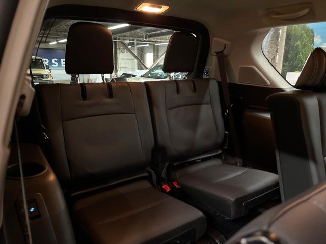 3列目シートはもちろん状態良好☆大人でもゆったりと座って頂けますので、大人数でのお出かけもラクラクです♪ご家族で、気の知れた仲間で、ドライブに行くのが楽しみですね♪