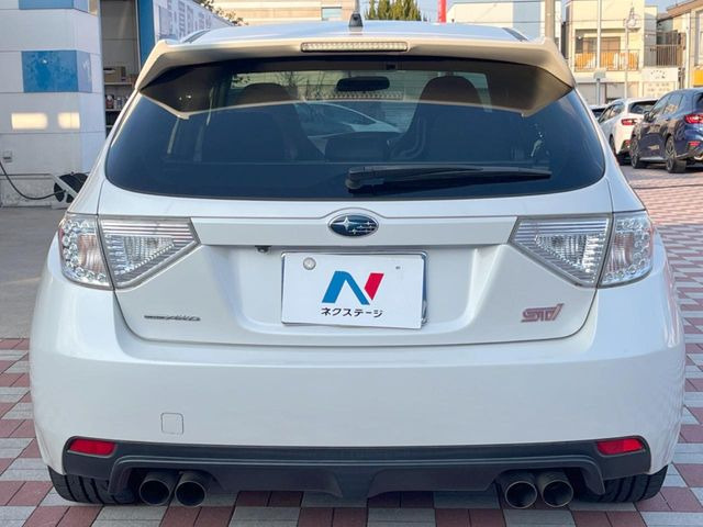 安心の最長10年・走行無制限保証(有償)をご用意。保証内容も充実はもちろん、無料点検&オイル交換や、年中無休の全国・24時間ロードサービスも付帯されておりますのでご安心下さい。