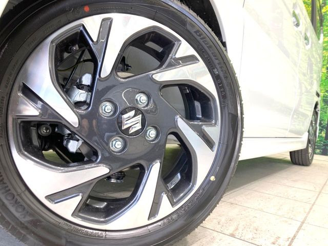 �y�O���[�h��p����15�C���`�A���~�z�C�[���z�f�U�C�����̍��������A���~�z�C�[���𑕒����Ă���܂��B�e��ЊO�A���~�z�C�[����A�X�^�b�h���X�^�C�����戵�����Ă���܂��B���񂲑��k����������