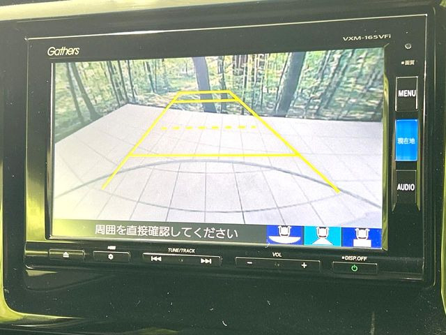 【バックカメラ】駐車時に後方がリアルタイム映像で確認できます。大型商業施設や立体駐車場での駐車時や、夜間のバック時に大活躍!運転スキルに関わらず、今や必須となった装備のひとつです!