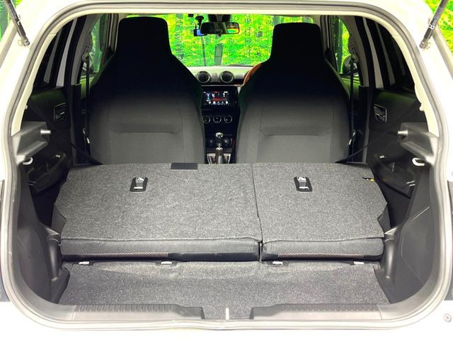 ���i�̂���������ʋ΁A���}���ɏ\���ȉ׎��X�y�[�X���m�ۂ��Ă���܂��B�Z�J���h�V�[�g��|���ƁA�傫�ȉו��̐ύڂ��\�ł���