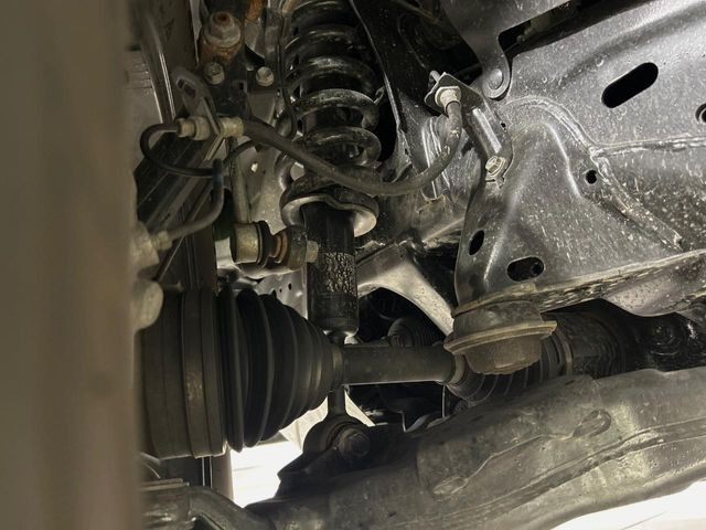 お車を安心してお乗りいただく為には、足回りの定期点検が欠かせません。サービスサポート(有償保証)では無料点検もご提供しており、安心のカーライフをお過ごしいただけるサポート体制が整っています。