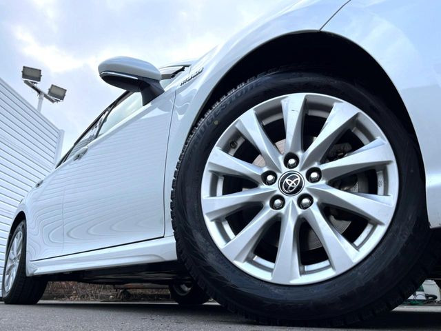 �y����17�C���`�A���~�z�C�[���z�O�ςɃ}�b�`���������A���~�z�C�[���𑕒����Ă���܂��B�e��ЊO�A���~�z�C�[����A�X�^�b�h���X�^�C�����戵�����Ă���܂��B���񂲑��k����������