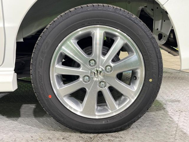 �y����14�C���`�A���~�z�C�[���z�O�ςɃ}�b�`���������A���~�z�C�[���𑕒����Ă���܂��B�e��ЊO�A���~�z�C�[����A�X�^�b�h���X�^�C�����戵�����Ă���܂��B���񂲑��k����������