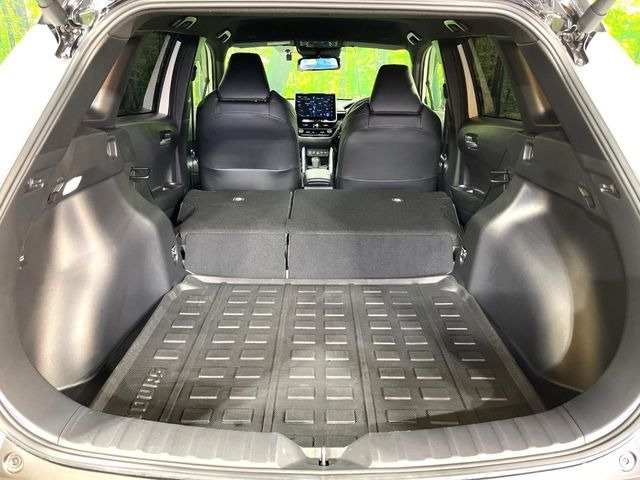 ���i�̂���������ʋ΁A���}���ɏ\���ȉ׎��X�y�[�X���m�ۂ��Ă���܂��B�Z�J���h�V�[�g��|���ƁA�傫�ȉו��̐ύڂ��\�ł���