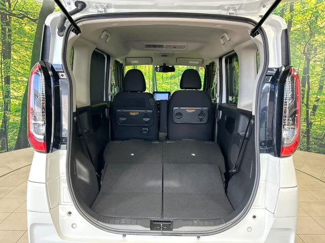 ���i�̂���������ʋ΁A���}���ɏ\���ȉ׎��X�y�[�X���m�ۂ��Ă���܂��B�Z�J���h�V�[�g��|���ƁA�傫�ȉו��̐ύڂ��\�ł���